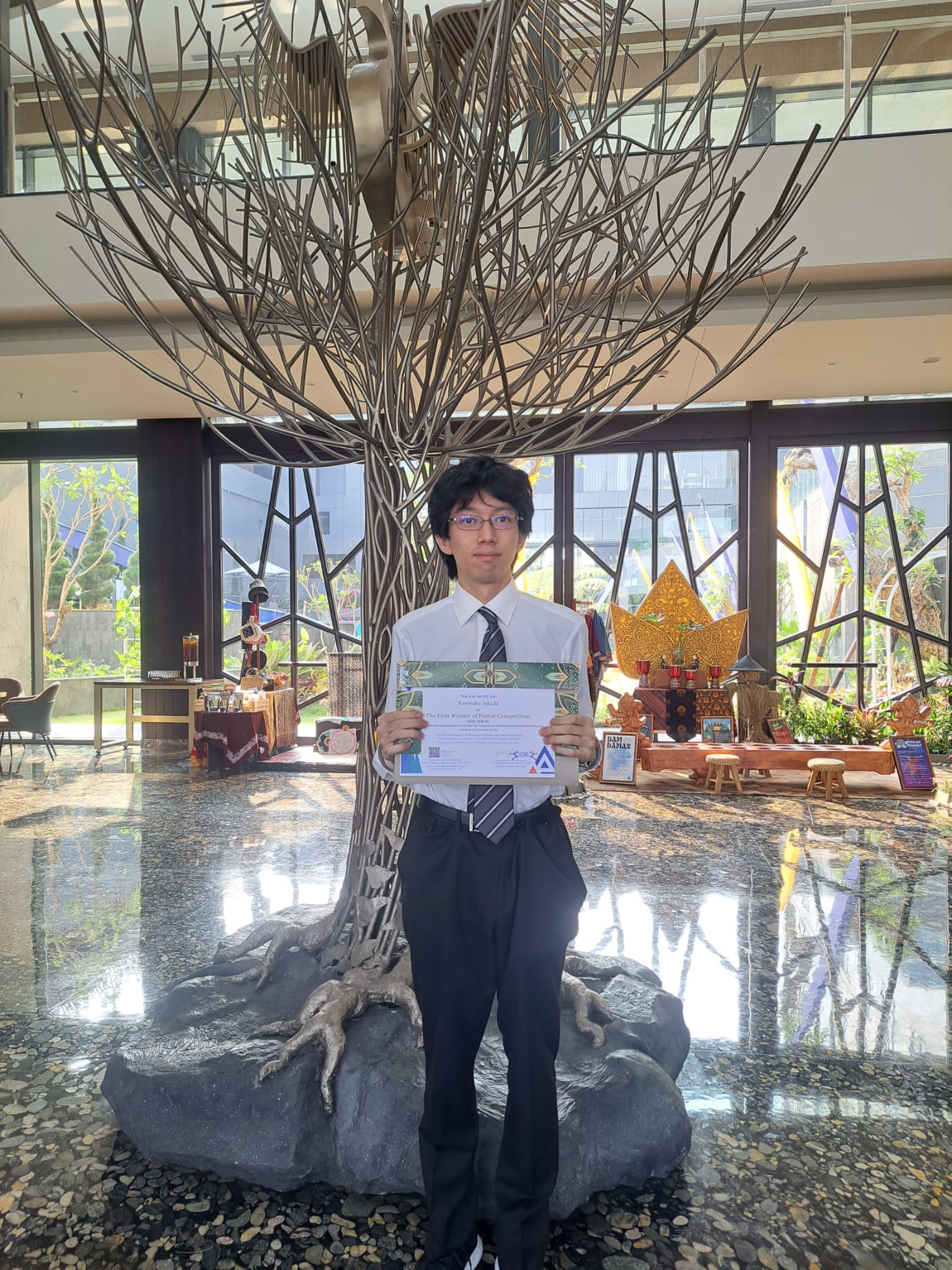 ISHIDA, Kensuke (M1) receives poster presentation award